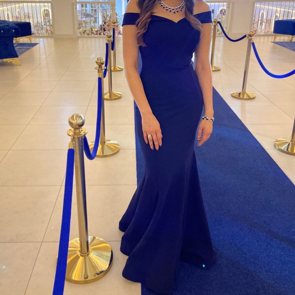 Evening gown - Picture 1 of 2